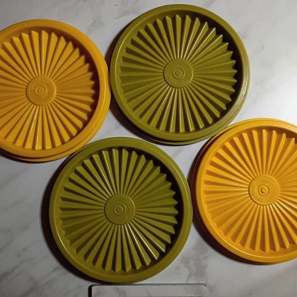 Tupperware Vintage Servalier Sunburst Lids Set of 4 Yellow Green 812-41 812-43